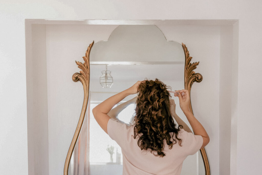 The way you speak to yourself matters. My inner critic can be super mean, so I've had to learn to speak nicer to myself in my head. And it's improved my #mentalhealth so much! I want to share with you how I did it with 5 steps to a more positive inner voice